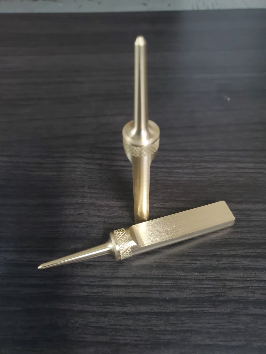 Single Prong Divot Tool